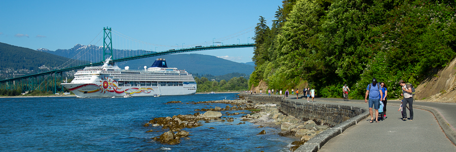 Stanley Park Seawall - Photo by Len